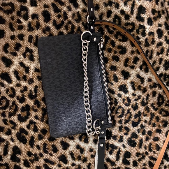 Brand new Michael Kors belt bag - Picture 2 of 4